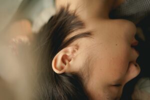 耳の中でプチプチ音がする現象は「耳管開放症」